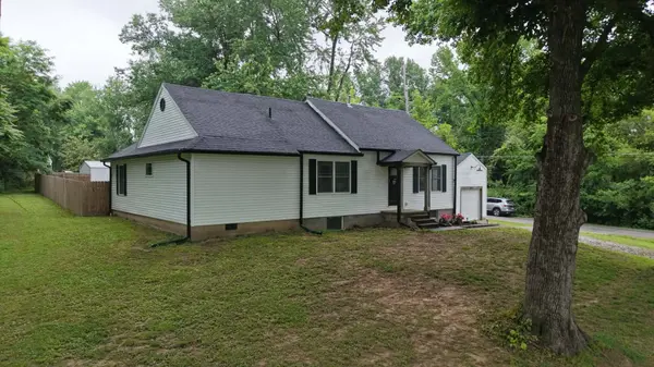 14045 State Highway 34 HWY, Benton, IL 62812