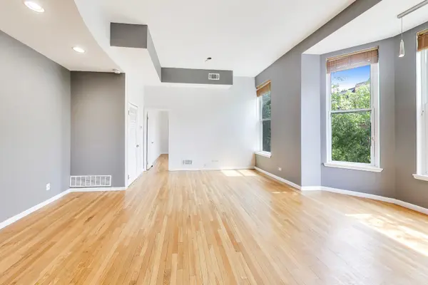 223 W Wisconsin ST #2D, Chicago, IL 60614