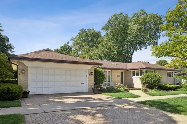 116 E Adams ST, Elmhurst, IL 60126