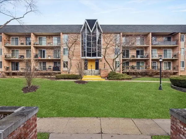 1041 N Mill ST #307, Naperville, IL 60563