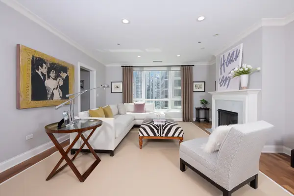 10 E Delaware PL #25B, Chicago, IL 60611