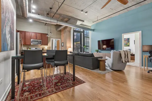 3963 W Belmont AVE #214, Chicago, IL 60618