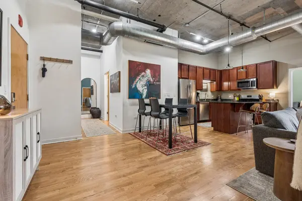 3963 W Belmont AVE #214, Chicago, IL 60618