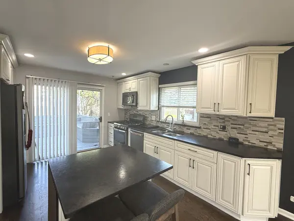 432 Harvard LN, Bartlett, IL 60103