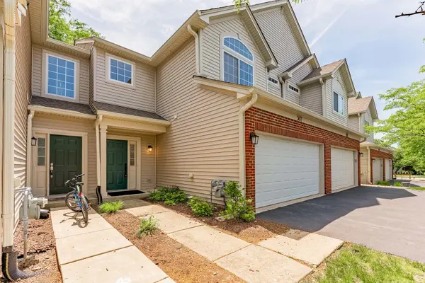 307 Abington Woods DR, Aurora, IL 60502