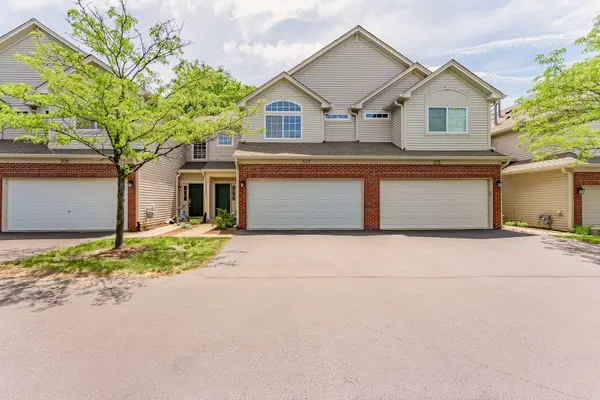 307 Abington Woods DR, Aurora, IL 60502
