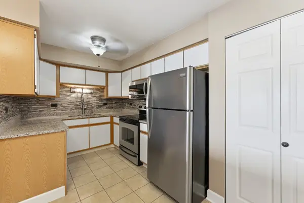2218 S Goebbert RD #496, Arlington Heights, IL 60005