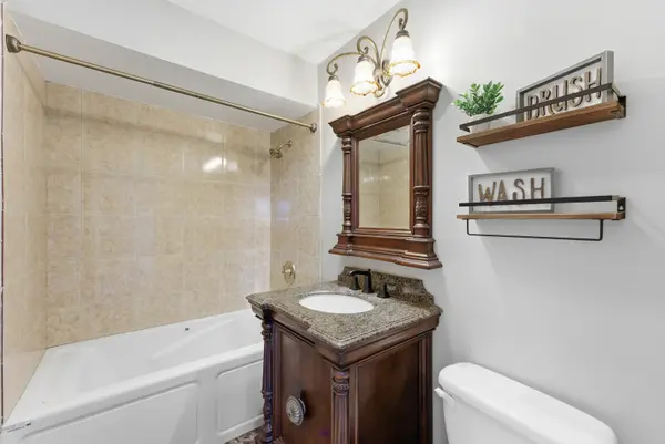 2218 S Goebbert RD #496, Arlington Heights, IL 60005