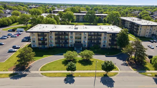 2218 S Goebbert RD #496, Arlington Heights, IL 60005