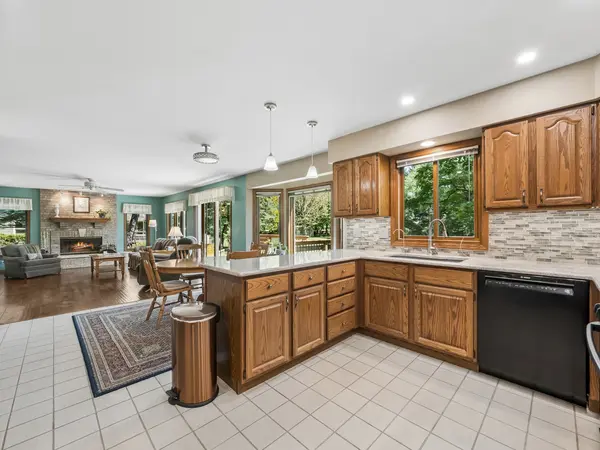 8814 Galleria CT, Spring Grove, IL 60081