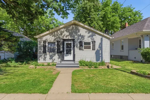 821 N Pine ST, Davenport, IA 52804