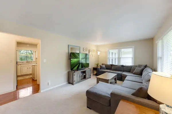 4N285 Lafox RD, St. Charles, IL 60175
