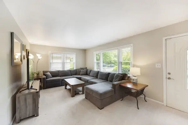 4N285 Lafox RD, St. Charles, IL 60175