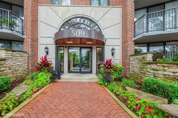 509 Aurora AVE #220, Naperville, IL 60540