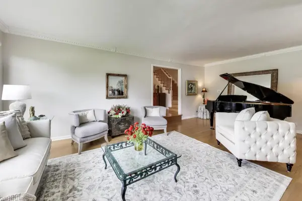 3956 Rutgers LN, Northbrook, IL 60062