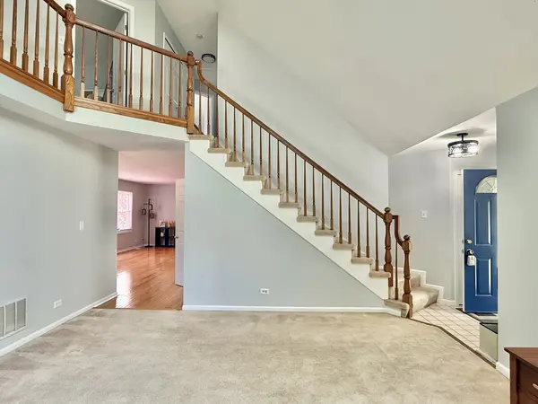 1582 Hinterlong LN, Naperville, IL 60563