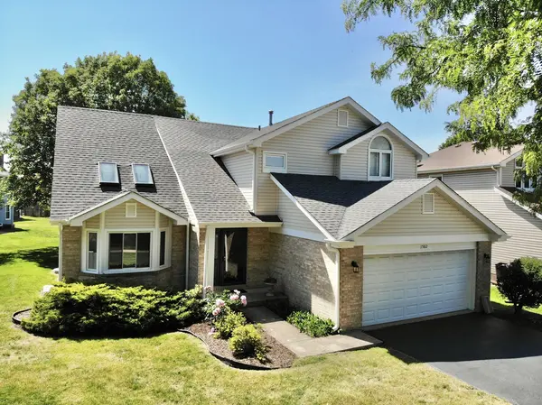 1582 Hinterlong LN, Naperville, IL 60563