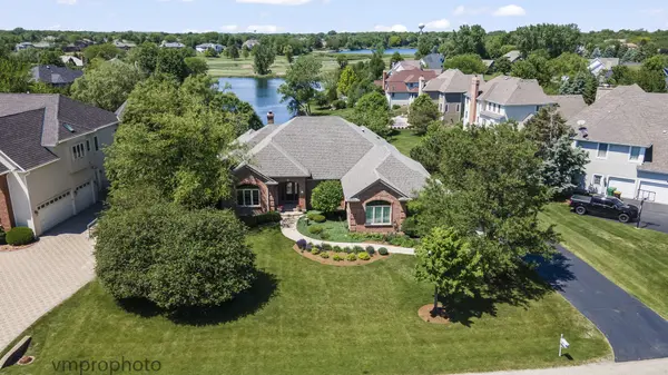 9530 Nicklaus LN, Lakewood, IL 60014