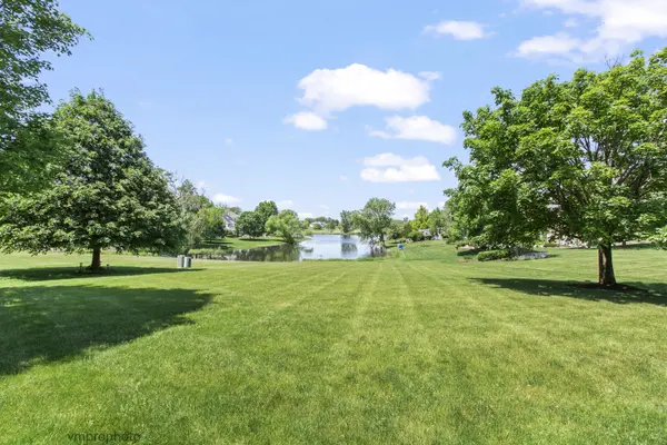 9530 Nicklaus LN, Lakewood, IL 60014