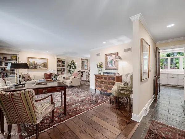 126 Naperville RD, Clarendon Hills, IL 60514