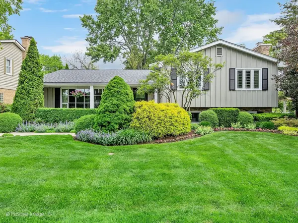 126 Naperville RD, Clarendon Hills, IL 60514
