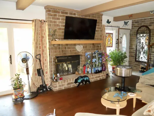 108 Kenneth CIR, Elgin, IL 60120