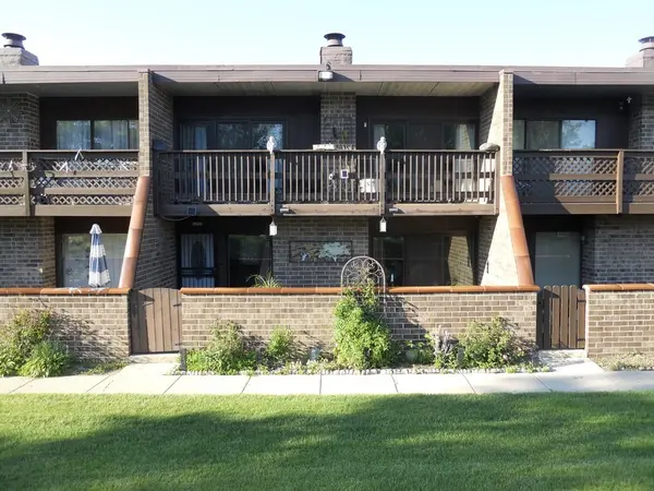 108 Kenneth CIR, Elgin, IL 60120
