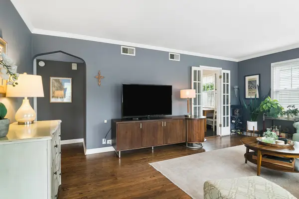 1166 Webster LN, Des Plaines, IL 60016