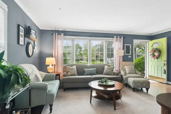 1166 Webster LN, Des Plaines, IL 60016