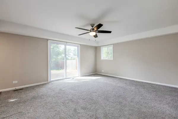 9804 N Lauren LN, Niles, IL 60714