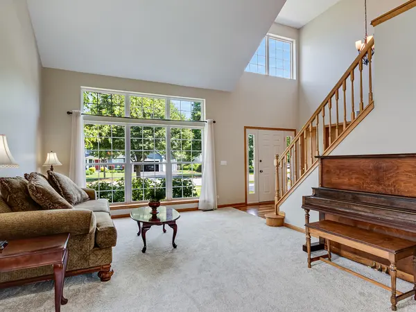329 Millstream LN, Oswego, IL 60543