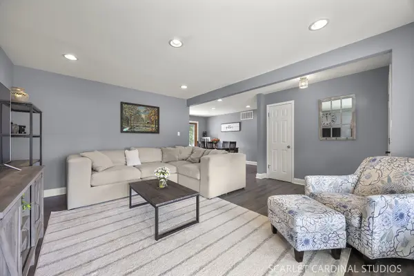 291 Clearmont DR, Elk Grove Village, IL 60007
