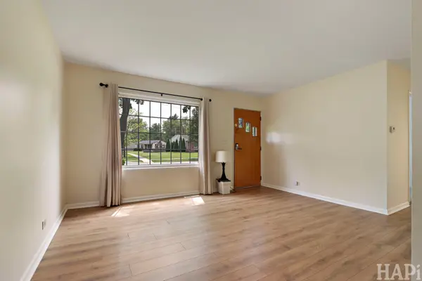 486 St Marys Pkwy, Buffalo Grove, IL 60089
