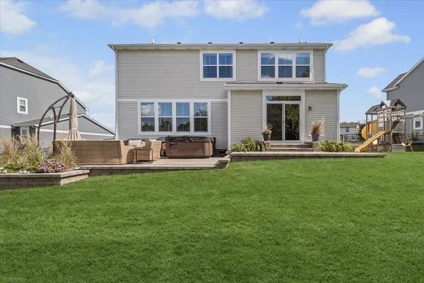 1045 Sugar Maple DR, Crystal Lake, IL 60012