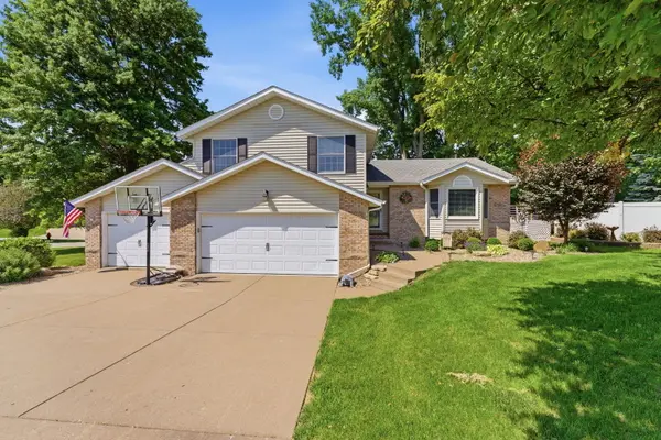 2212 Parkway DR, Port Byron, IL 61275-9850
