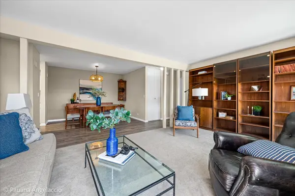 540 Shorely DR #104, Barrington, IL 60010