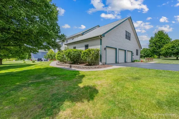 6701 Debbie LN, Marengo, IL 60152