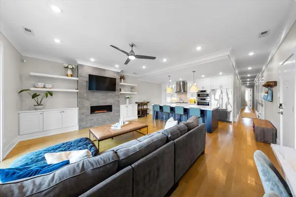 2745 W Lawrence AVE #2E, Chicago, IL 60625