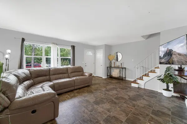 9115 N Gross Point RD, Skokie, IL 60077