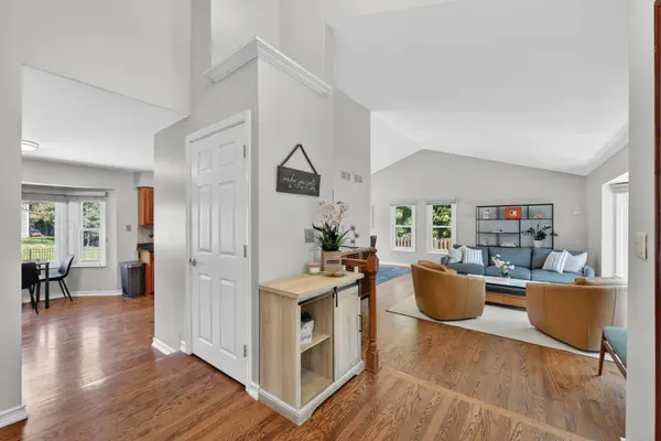 1205 Ardmore DR, Naperville, IL 60540