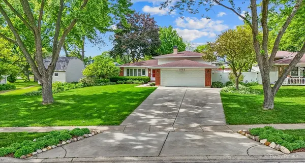 1032 Lakewood DR, Bartlett, IL 60103