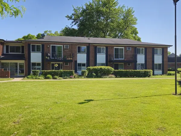 2431 E Brandenberry CT #2M,  Arlington Heights,  IL 60004