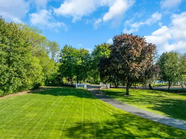 32 Otis RD, Barrington Hills, IL 60010