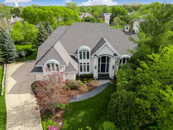 9 Clubside CT, Burr Ridge, IL 60527