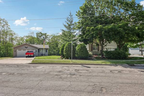 150 Forest AVE, Fox Lake, IL 60020