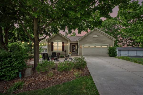 150 Forest AVE, Fox Lake, IL 60020