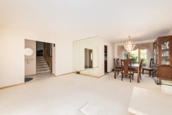 8744 W North TER, Niles, IL 60714