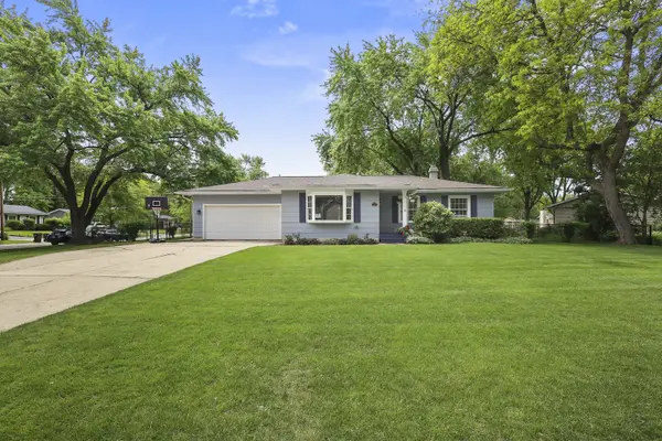 30W111 Bruce LN, Naperville, IL 60563