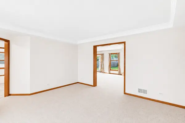 537 W Comstock AVE, Elmhurst, IL 60126