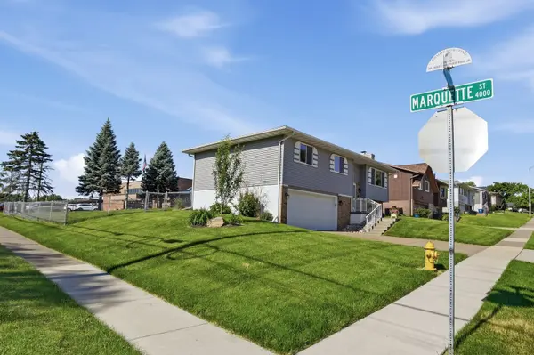 1305 W 41ST ST, Davenport, IA 52086